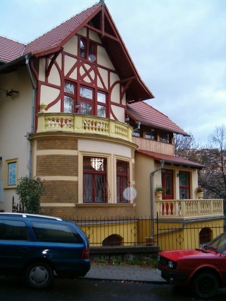 Hlavní budova · Penzion a interiér